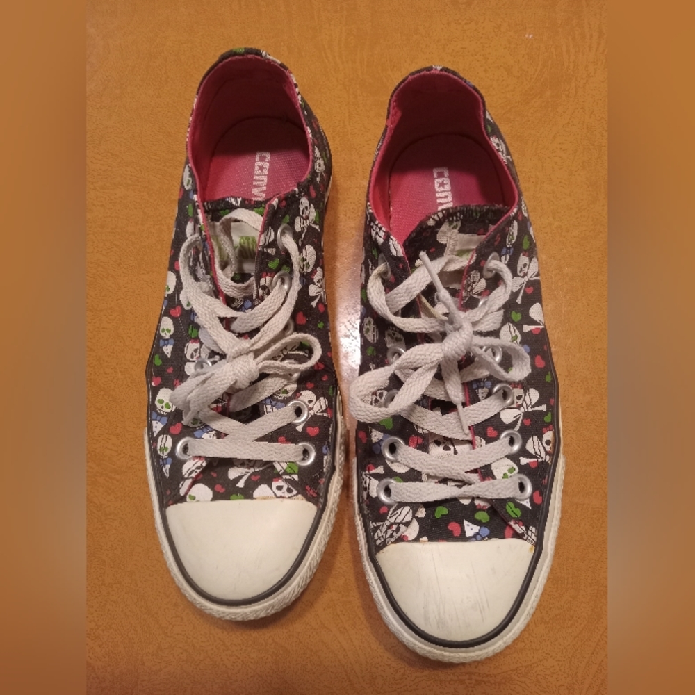 Converse All Star Sneakers, Skull Pattern, Men's Size 6 Fits Women's Size 8